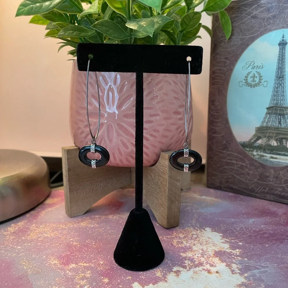 Elegant Black and Silver Earrings - Picture 3 of 5